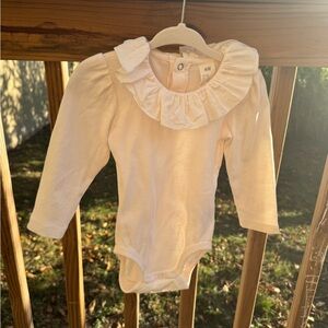 H&M Ruffle Collar Onesie; Ivory, 12 Months